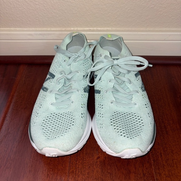 New Balance 890 Running Shoes - Picture 2 of 5